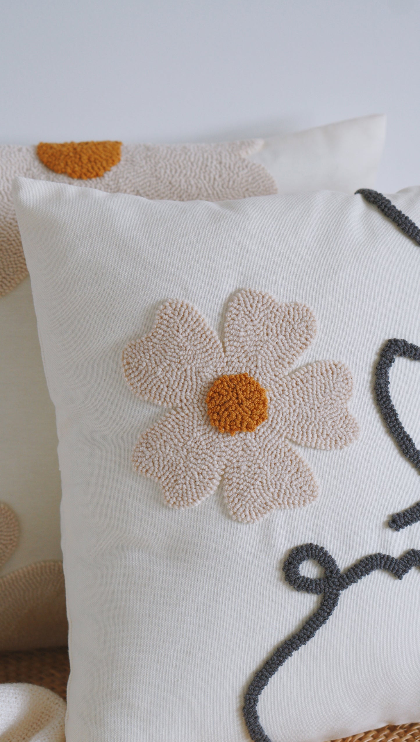 One Line Daisy Cushion